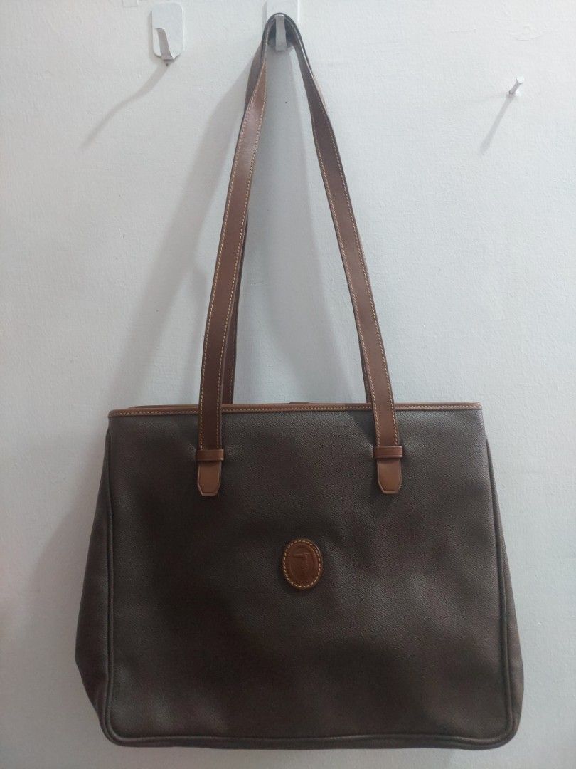 Trussardi/ Italy Brand (Category: Shoulder Bags) located in Makati City. Submitted by keyti (Listing ID 1373465688, Image 1). Description: Naka-stock lang di po nagamit. Pwede po for office. Medyo mabigat yung bag kahit wala pang laman. Matibay since Italian brand sya..