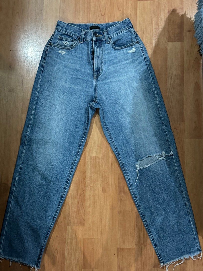 UNIQLO peg top high rise jeans (Category: Jeans) located in Quezon City. Submitted by saaamc (Listing ID 1373496151, Image 1). Description: UNIQLO peg top high rise jeans PHP400 Size 24, fits S RFS closet cleanup Original price at PHP2k.