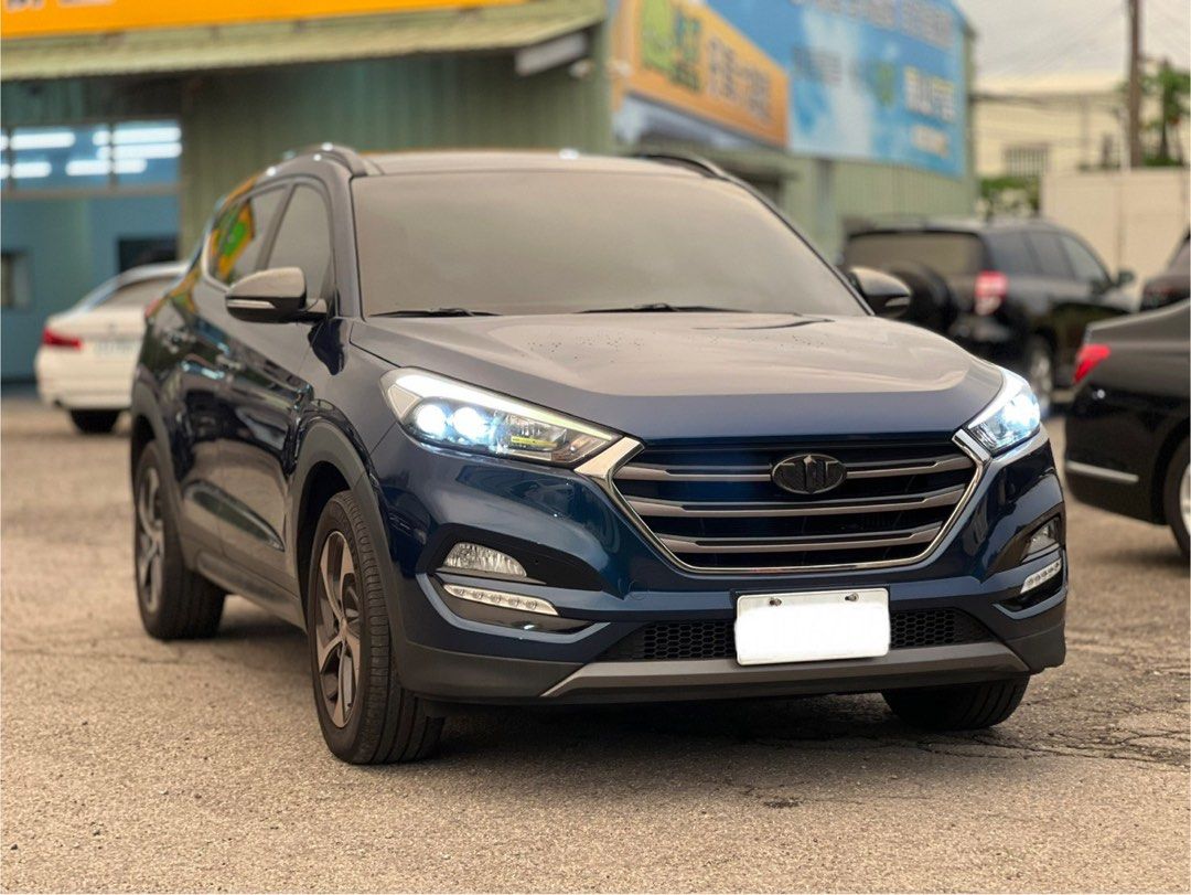 由 nina0527 (刊登 ID 1373590230，圖片 2) 提交，位於 台中市 (Taichung) 的 2016年 現代 Tuscon 2.0 柴油 菁英版 (類別：汽車出售)，說明：2016年 現代 Tuscon 2.0 柴油 菁英版 原版件✔️ 里程保證✔️ 無待修✔️ 配備⬇️ 🚘免鑰匙keyless 🚘全景天窗 🚘雙區恆溫空調 🚘電動椅 🚘多功能方向盤 🚘駕駛模式切換 🚘後座出風口 🚘定速巡航 🚘HID魚眼大燈 改裝 focal高音音響 音質超加分 售價28.8萬 實車實價 🈶實體店面可免費試駕 🈶貸款低利率強力過件 🈶視訊到府賞車超便利 臺中市南屯區賞車 快點私訊詢問 超夯的車款 只怕你不問 就沒了🤫 📞0901195969 李小姐Nina Line:0985467956 #買賣車找Nina #看了不合你意就離開 #有緣自然會再見。