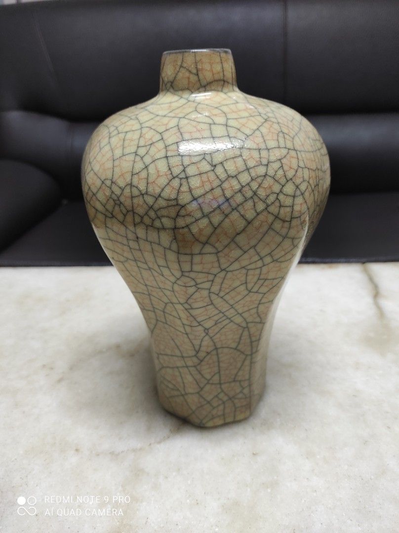 哥窯梅瓶高24cm, 興趣及遊戲, 收藏品及紀念品, 古董收藏- Carousell