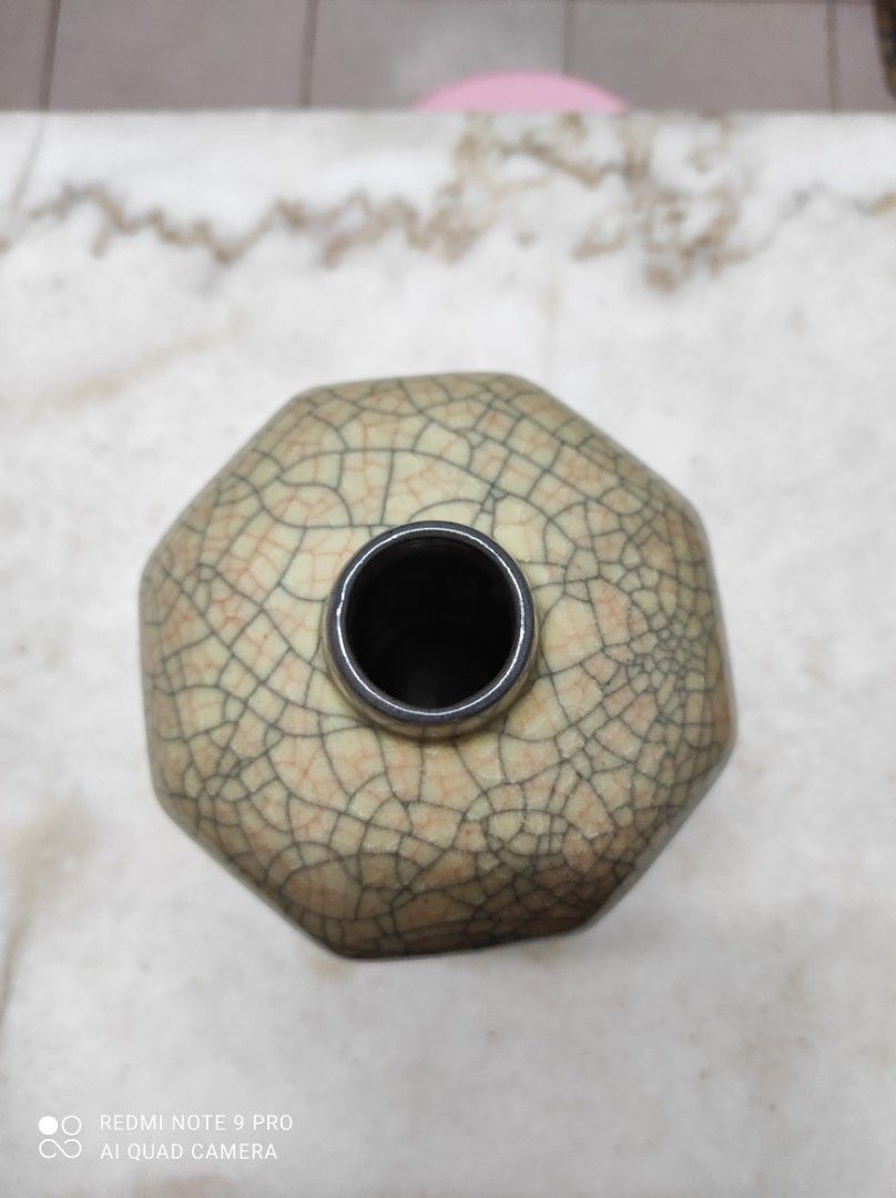 哥窯梅瓶高24cm, 興趣及遊戲, 收藏品及紀念品, 古董收藏- Carousell
