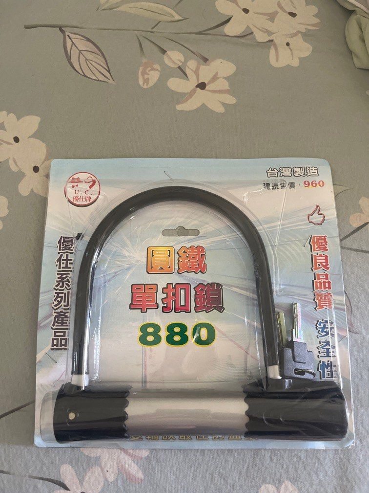 由 wto611877 (刊登 ID 1373584455，圖片 1) 提交，位於 高雄市 (Kaohsiung) 的 全新機車大鎖 防盜鎖 圓鐵單扣鎖 (類別：汽機車零配件)，說明：買機車附贈的，用不到故售出。。