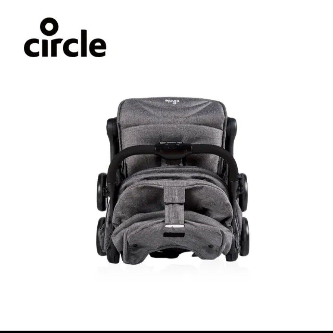 由 wsaki (刊登 ID 1373584021，圖片 3) 提交，位於 新北市 (New Taipei) 的 二手 circle 黑色 可折疊 嬰兒車 (類別：嬰兒車)，說明：使用4年 附推車專用擋雨罩 可折疊放機車前面 可面交看車況 因體積大不方便宅配。