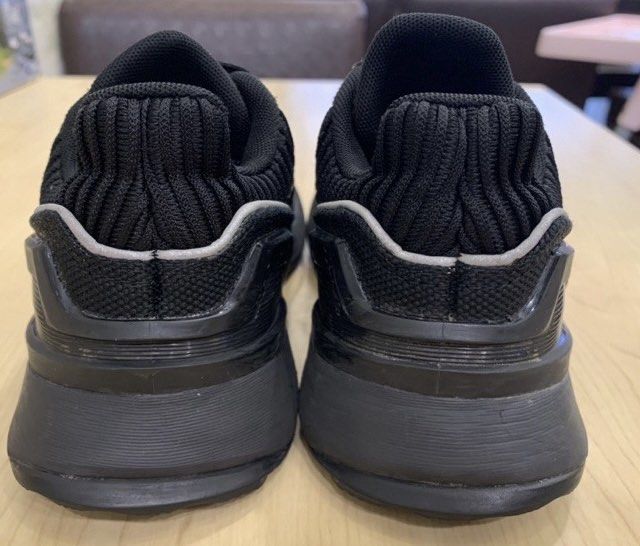 由 pg3064 (刊登 ID 1373633235，圖片 2) 提交，位於 嘉義市 (Chiayi City) 的 adidas 正貨 黑色小童鞋 (類別：嬰兒及兒童流行時尚)，說明：尺寸16.5公分 狀況如照片 可 賣 貨 便。