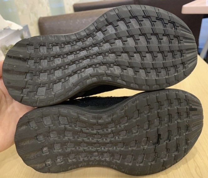 由 pg3064 (刊登 ID 1373633235，圖片 3) 提交，位於 嘉義市 (Chiayi City) 的 adidas 正貨 黑色小童鞋 (類別：嬰兒及兒童流行時尚)，說明：尺寸16.5公分 狀況如照片 可 賣 貨 便。