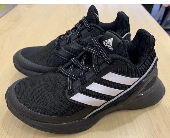 由 pg3064 (刊登 ID 1373633235，圖片 1) 提交，位於 嘉義市 (Chiayi City) 的 adidas 正貨 黑色小童鞋 (類別：嬰兒及兒童流行時尚)，說明：尺寸16.5公分 狀況如照片 可 賣 貨 便。