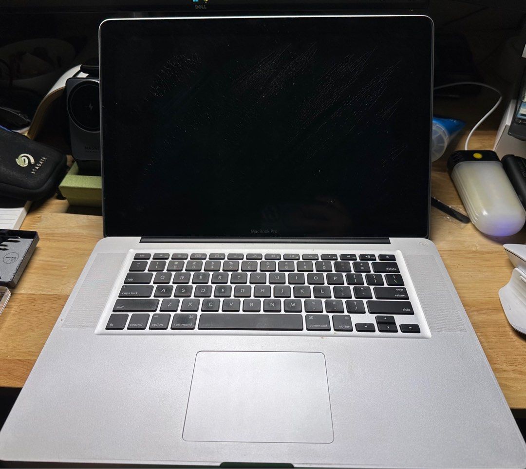 Apple MacBook Pro 15" 2009 Unibody - For Parts/Repair (Cracked Screen, No Optical/HDDs)63699139156355114