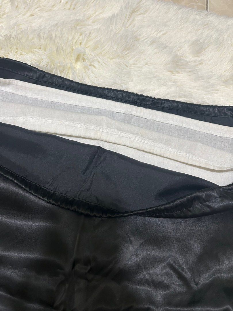 Authentic YSL Dustbag for Large bag (Category: Luxury Bags & Wallets) located in Quezon City. Submitted by tokyoluxestuff2013 (Listing ID 1373704028, Image 2). Description: Authentic YSL dustbag For large bag Size approx. 21.5 inches W x 20.5 inches H Shipping via LBC / Grab/ Lalamove Add shipping fee.