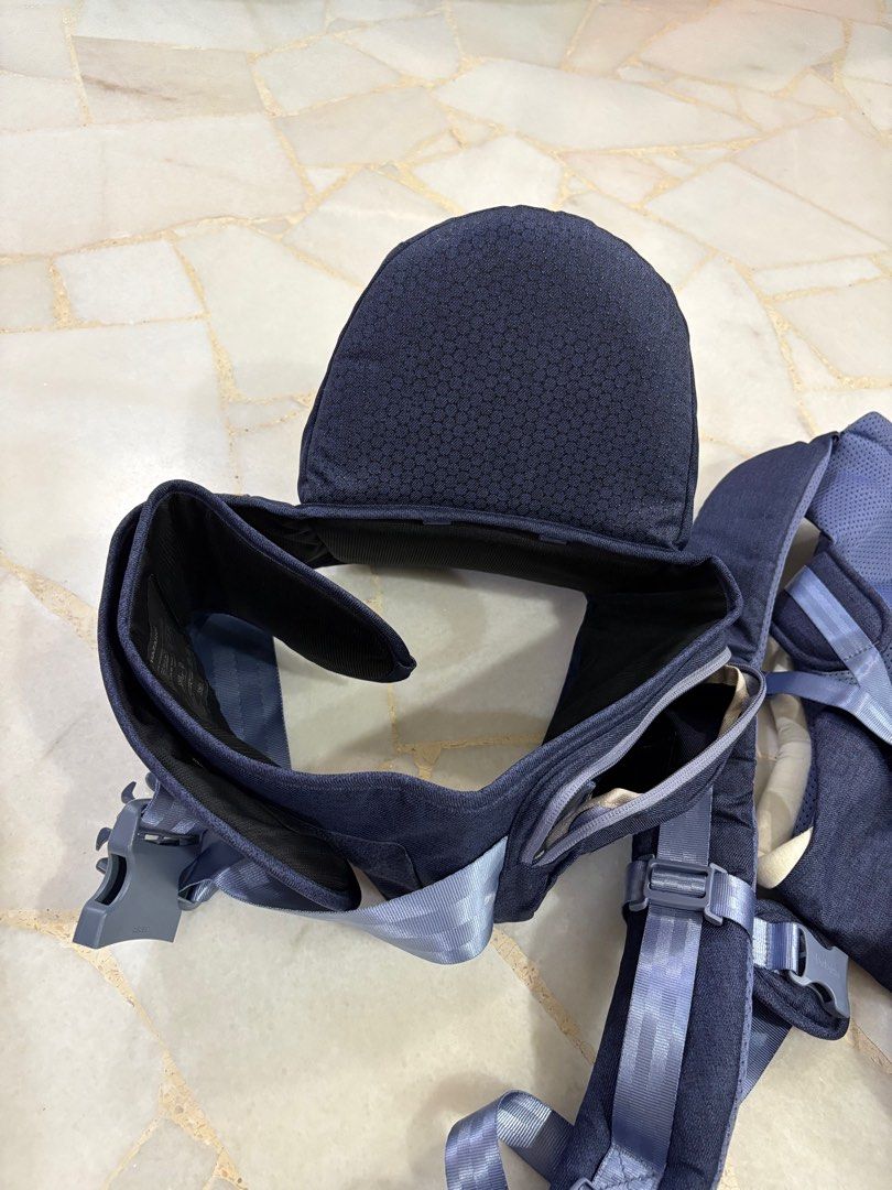 Bebear Alpha x Baby Carrier (Category: Carriers & Slings) located in Singapore. Submitted by mong00 (Listing ID 1373743283, Image 2). Description: .