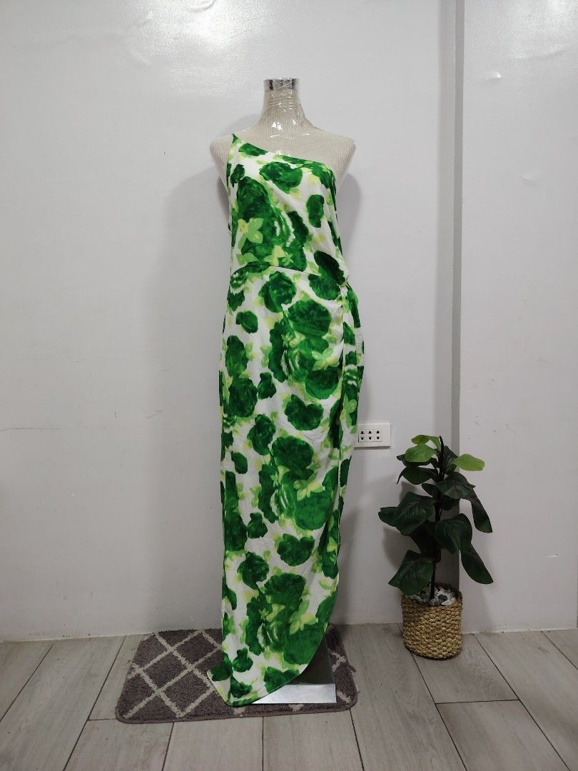 Branded FASHION NOVA plus size maxi one sided event formal summer party  floral green dress, Women's Fashion, Dresses & Sets, Dresses on Carousell