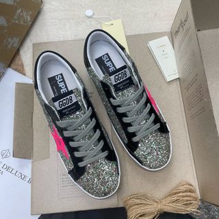 (Category: ) located in . Submitted by shoes_locker (Listing ID 1373677371, Image 1). Description: .