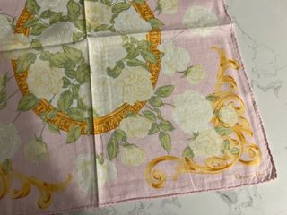 Christian Dior 溫柔花花方巾64200167250435110