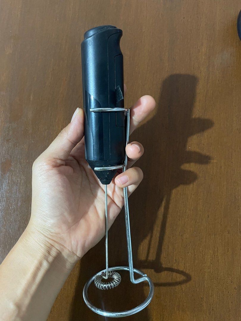 Coffee Grinder and Frother (Category: Coffee & Tea Tableware) located in Bacolod City. Submitted by idavecino (Listing ID 1373710641, Image 2). Description: As a bundle Frother (P175 if bought separately) - bought brand new last year for 245 - barely used because i’d still buy my lattes from coffee shops (bike commuting with hot coffee in your backpack is not relaxing) Manual grinder (P900 if bought separately) - bought as second hand in Carousel