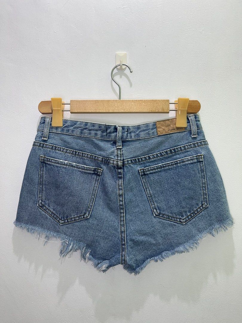 Denim Shorts (Category: Shorts) located in Imus. Submitted by declutterbycad (Listing ID 1373739342, Image 2). Description: .