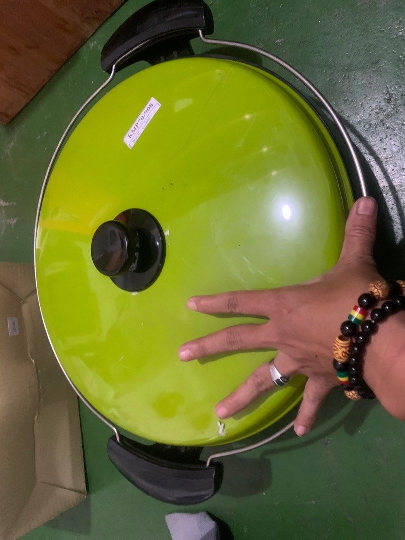 Electric pot (Category: Cookware & Accessories) located in Angeles City. Submitted by jnwsurplus (Listing ID 1373630197, Image 2). Description: Pangdhabu shabu o kahit anong pang pang sabaw Meron din akong electric griller Pm moko From japan 110v.