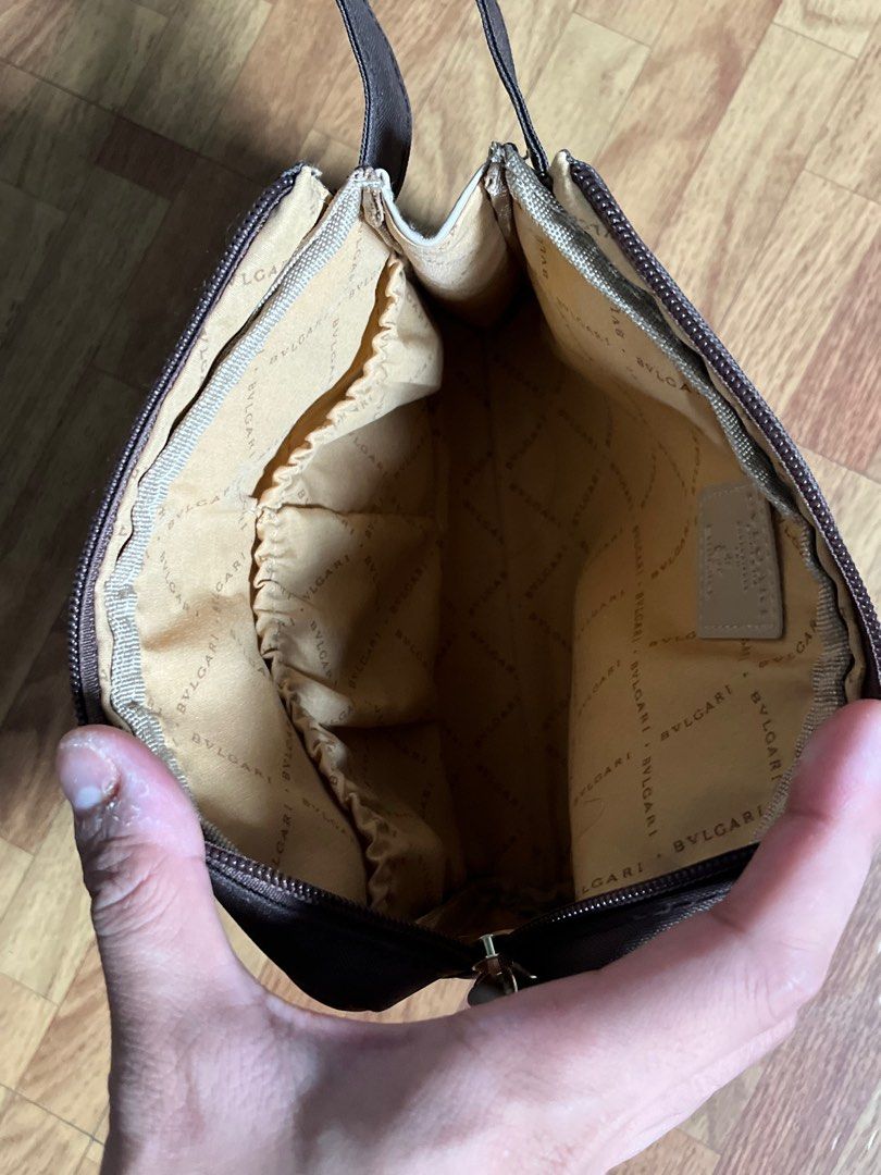Emirates Bvlgari Amenity Pouch (Category: Luxury Bags & Wallets) located in Quezon City. Submitted by chris.secondhand (Listing ID 1373629723, Image 3). Description: From Emirates Business Class. RFS: Extra.