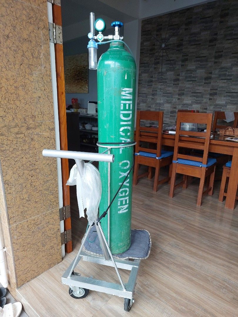 Empty tank with regulator with trolley (Category: Medical Supplies & Tools) located in Cagayan de Oro. Submitted by jocelynt483 (Listing ID 1373763125, Image 1). Description: location - cagayan de oro city price P13,500 inclusion: empty tank standard size regulator metal trolley with heavy duty wheels.