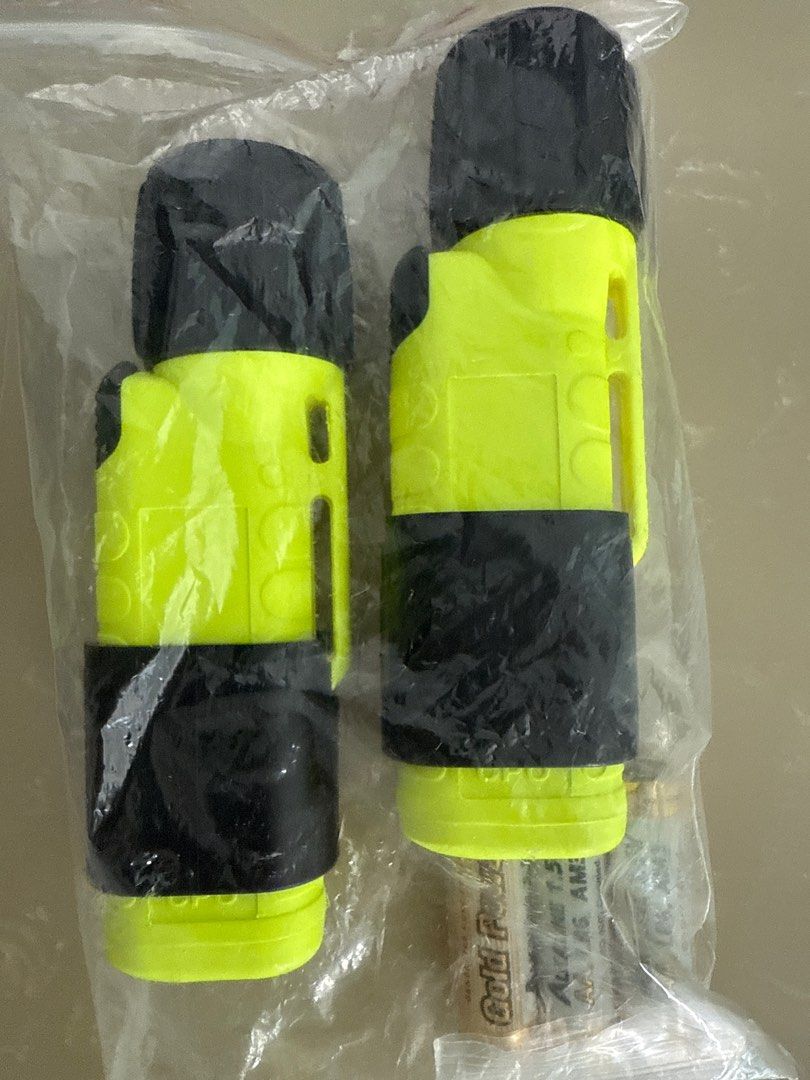 Flashlight (Category: Hiking & Camping) located in Singapore. Submitted by luminescent (Listing ID 1373587434, Image 3). Description: Brand new flashlight x2, $40/each. Never use before. Required Battery AA x3 to operate. Does not come with batteries..