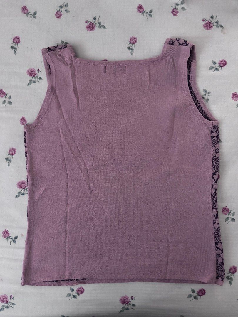 thrifted floral sleeveless top (Category: Sleeveless) located in Quezon City. Submitted by clairitos (Listing ID 1373670877, Image 2). Description: .