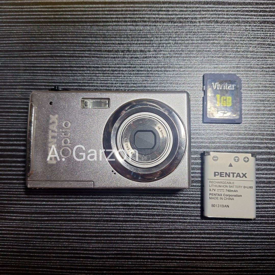 [For Repair] Silver Pentax Optio (Category: Cameras) located in Las Pinas. Submitted by snoopy.shop (Listing ID 1373649753, Image 1). Description: [PLEASE READ] • For repair • Color Silver • No display issues • Minimal scratches Issues: • It opens naman after pressing the power button, yet yung lenses don't come out, then it proceeds to turn off uli. (Message me for the video) • Not tested yung zoom/menu/other related features, because of the iss