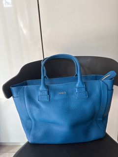 (Category: ) located in . Submitted by newwardrobe888 (Listing ID 1373631668, Image 1). Description: .