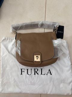 (Category: ) located in . Submitted by newwardrobe888 (Listing ID 1373626603, Image 1). Description: .