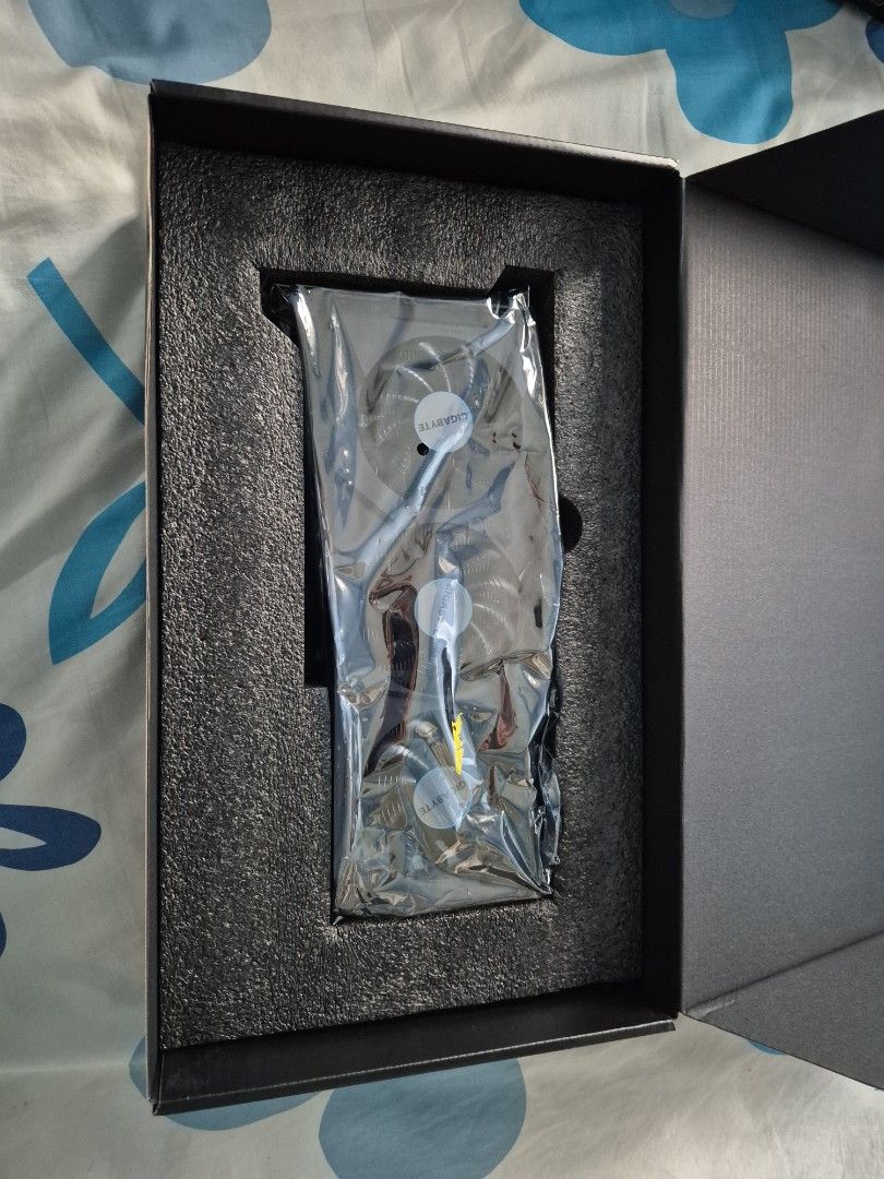 Gigabyte Eagle RX 6600 8gb (Category: Computer Parts) located in Singapore. Submitted by jikyner (Listing ID 1373657786, Image 2). Description: Good condition, selling as I am upgrading.