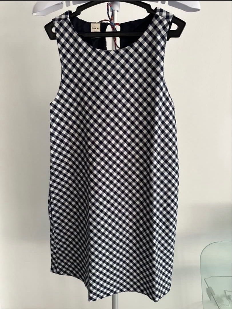 Gingham shift dress with pockets (Category: Dresses) located in San Mateo. Submitted by petitecherry21 (Listing ID 1373683576, Image 1). Description: .