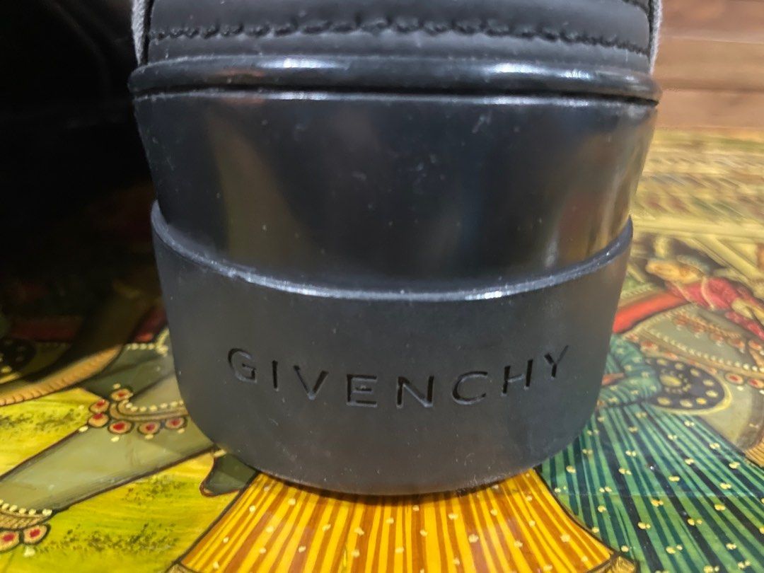 Givenchy (Category: Sneakers) located in Singapore. Submitted by dancingplants (Listing ID 1373596650, Image 4). Description: .