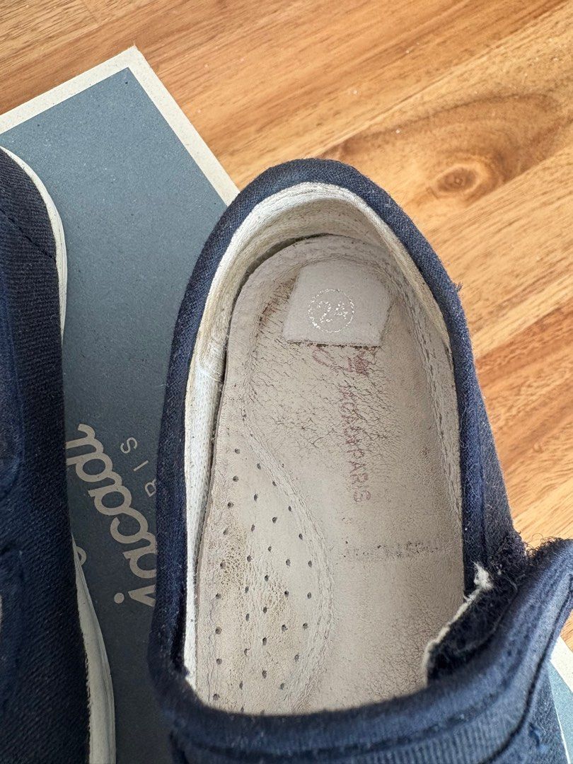 Jacadi shoes (Category: Babies & Kids Fashion) located in Singapore. Submitted by sodesa (Listing ID 1373657224, Image 2). Description: Size 24 Very convenient thanks to the Velcro strap ! Used but no major defect ! Top up for mailing Retail price : 39€ - 58 $.