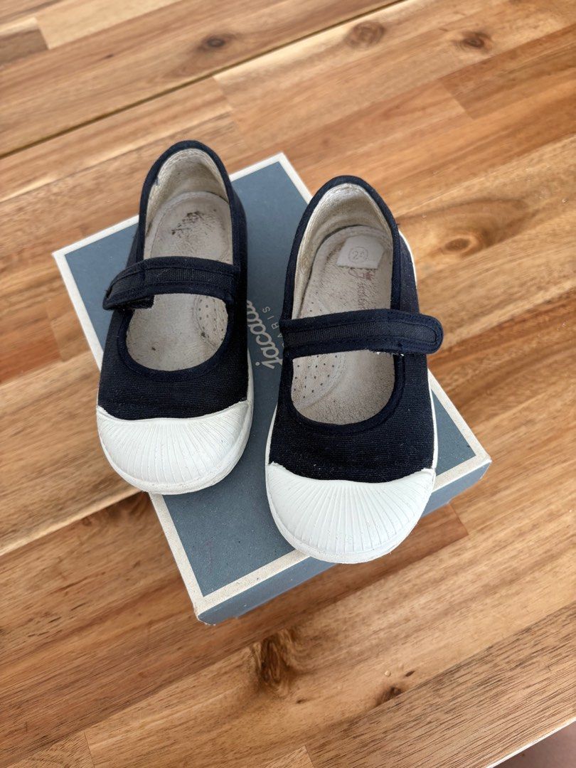 Jacadi shoes (Category: Babies & Kids Fashion) located in Singapore. Submitted by sodesa (Listing ID 1373657224, Image 1). Description: Size 24 Very convenient thanks to the Velcro strap ! Used but no major defect ! Top up for mailing Retail price : 39€ - 58 $.