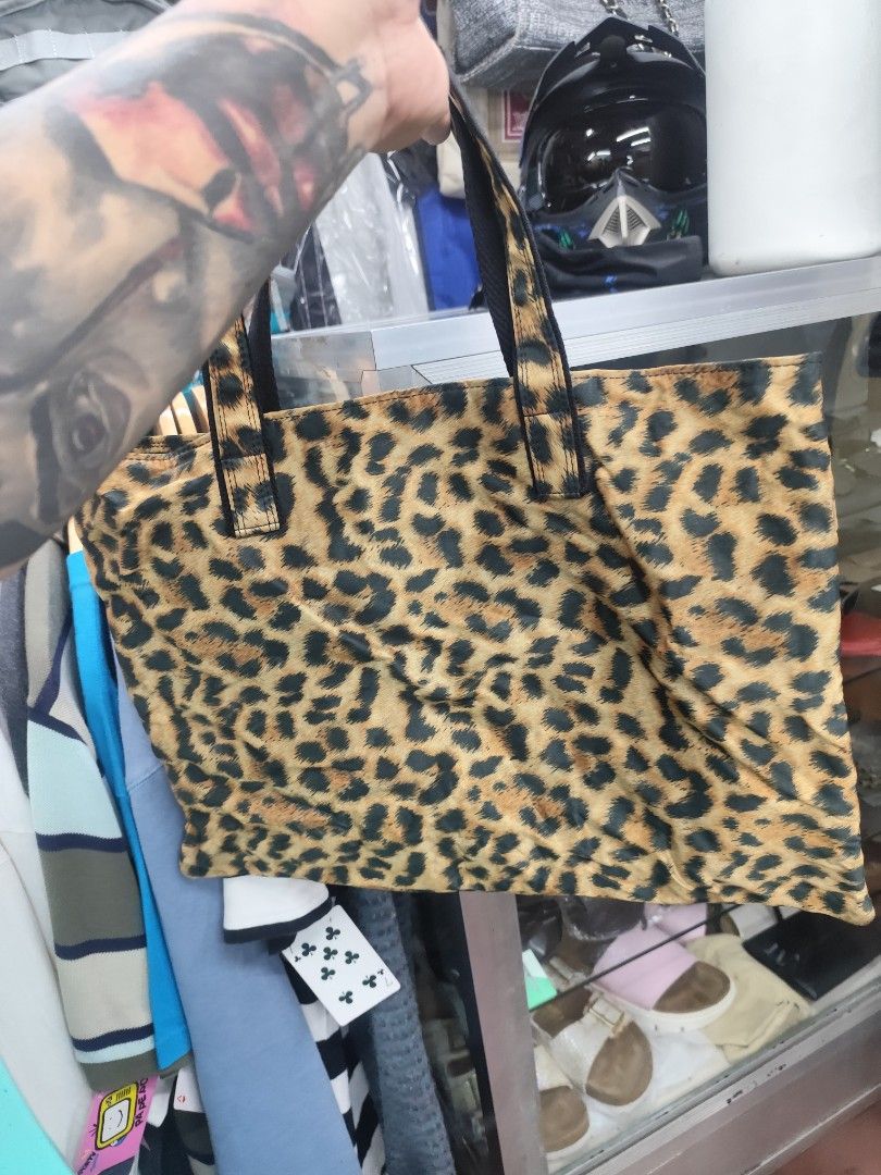 Jean paul gautlier (Category: Luxury Bags & Wallets) located in Navotas City. Submitted by mistej (Listing ID 1373697198, Image 2). Description: vintage leaopard tote bag authentic guaranteed jpg.
