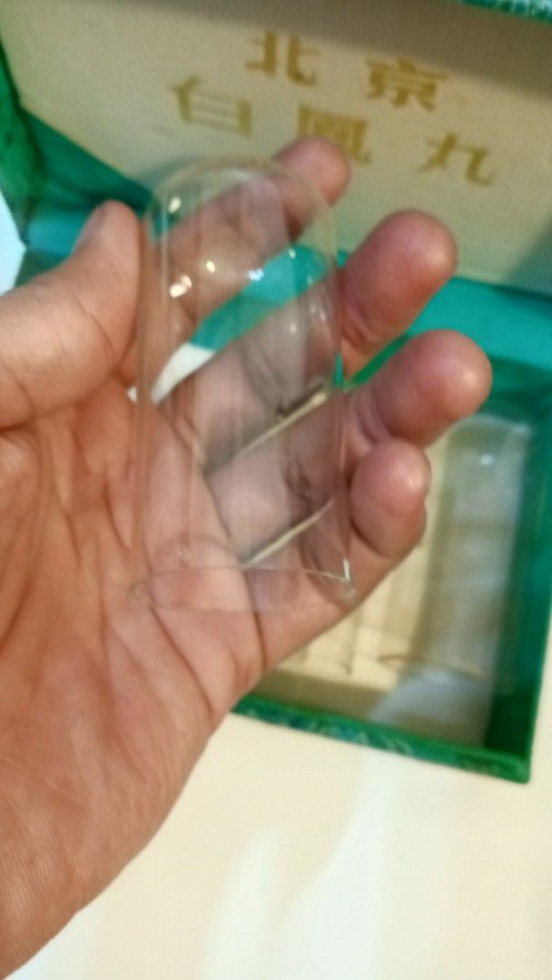 KACA PELINDUNG (Kategori: Pajangan Antik) berada di Jakarta Pusat. Dikirim oleh woro_woro137573 (ID iklan 1373577000, Gambar 3). Deskripsi: kaca pelindung cocok sebagai pelengkap jumlah 4 pcs.