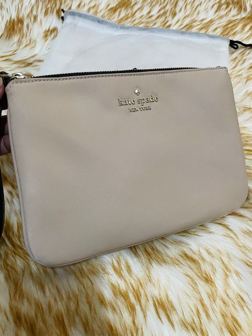 Kate spade beige chelsea medium wristlet (Category: Luxury Bags & Wallets) located in Manila. Submitted by sissymissy1527 (Listing ID 1373669154, Image 3). Description: Original Good as new Nylon Nasa 2,800 original price Kasya cellphone Twice used only Rfs: decluttering Loc: tandang sora, qc.