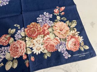 Katharine Hamnett 花花方巾64200166905859110