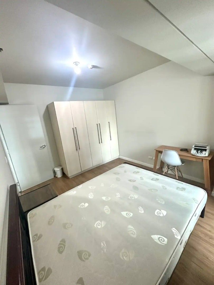 Kroma Tower 1BR with Parking (Category: Apartments & Condos) located in Manila. Submitted by zac_alfanta (Listing ID 1373586140, Image 2). Description: FOR SALE: 1BR High-Rise Condo at Kroma Tower, Makati 📏 Floor Area: 55 sqm 🛏 Bedrooms: 1 🏢 Floor Level: Above 40th Floor 🛋 Furnishing: Fully Furnished 🚗 Parking: 1 Slot (Podium 6) Price: ₱14,500,000 🏢 Status: Available — with tenant until August 2027. Why This Property is a Best Buy: ✔️ Prime