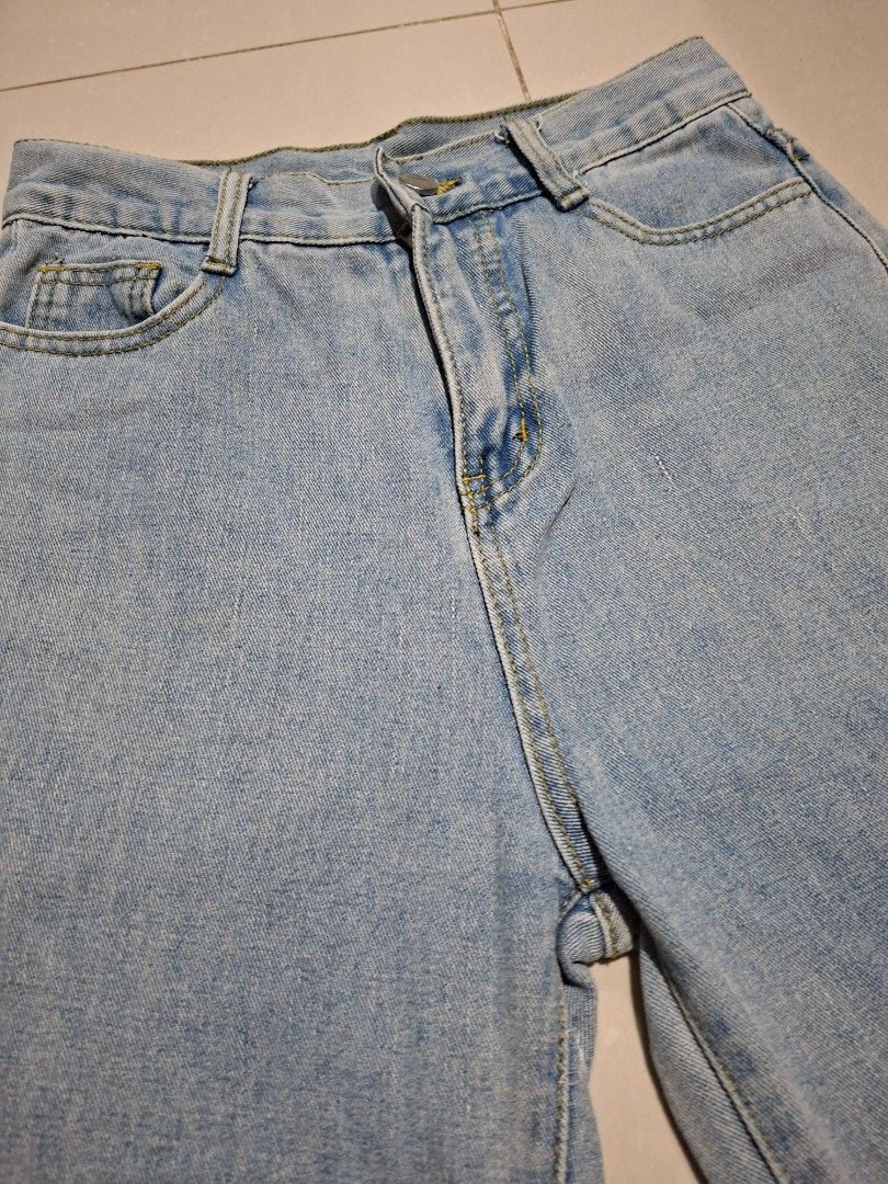 Light Denim Pants x Straight Cut Jeans (Category: Jeans) located in Lingayen. Submitted by https.bea (Listing ID 1373667239, Image 2). Description: - Light jeans - Semi hard denim - Straight cut Size: 26 inches highwaist | 40 inches length Super ganda as in! Bought in live selling RFS: didn't like the fit on me 🥲.