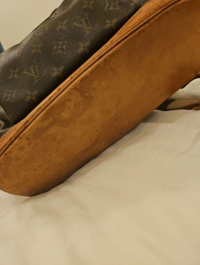 Louis vuitton vintage monogram bucket backpack (Category: Bags & Wallets) located in Singapore. Submitted by keeksell (Listing ID 1373681548, Image 2). Description: Nice patina in good condition aside from the drawstring broke (refer to last photo). if you send it to a bag spa they can replace it for you Height: 36cm, width 31cm depth 13cm.