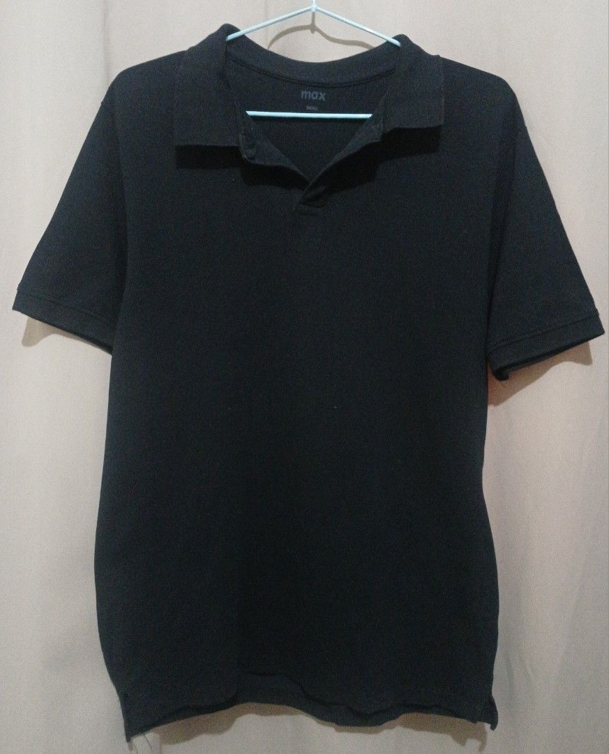 MAX Men's Black Collared Short Sleeved Shirt (Category: Tshirts & Polo Shirts ) located in Tarlac. Submitted by animerika565 (Listing ID 1373636506, Image 1). Description: RFS: Decluttering & its not my size anymore, not ukay bought from Dubai size on tag : S H : 27 inches W from the front : 19 inches Shoulders : 19 inches Sleeves: 8 inches MOP: Gcash delivery: J&T.