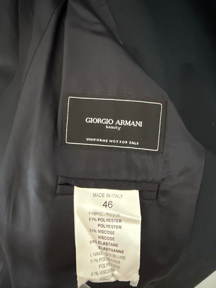 Navy blue blazer (Category: Coats, Jackets and Outerwear) located in Singapore. Submitted by Pokerjack295 (Listing ID 1373623708, Image 3). Description: .