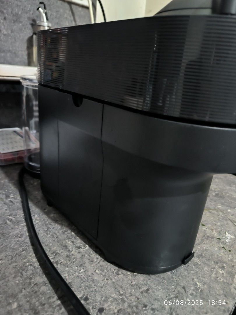 Nespresso vertuo pop (Category: Coffee Machines & Makers) located in Pulilan. Submitted by srtidon (Listing ID 1373685283, Image 2). Description: working, issue: missing tray.