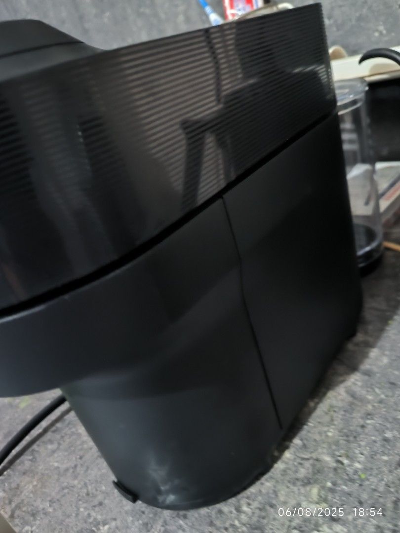 Nespresso vertuo pop (Category: Coffee Machines & Makers) located in Pulilan. Submitted by srtidon (Listing ID 1373685283, Image 3). Description: working, issue: missing tray.