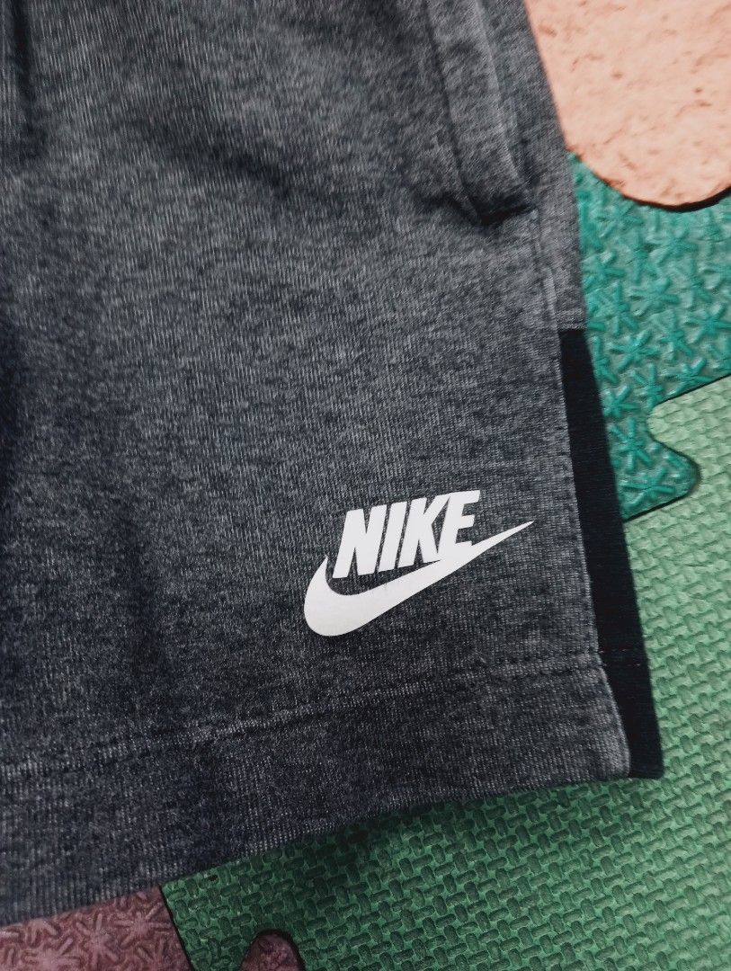 由 tt484848 (刊登 ID 1373580677，圖片 2) 提交，位於 新竹縣 (Hsinchu County) 的 Nike 童褲 (類別：嬰兒及兒童流行時尚)，說明：詳看全圖龜毛勿下 二手不存在無瑕無痕 保留品7日內自行結單。