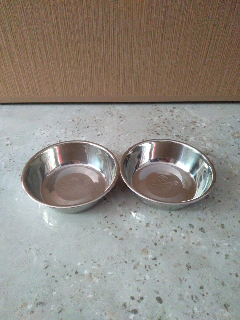 Pet Bowl (Category: Homes & Other Pet Accessories) located in Singapore. Submitted by icecube131 (Listing ID 1373610473, Image 1). Description: Approximately 14cm, $4 each, take both for $7.