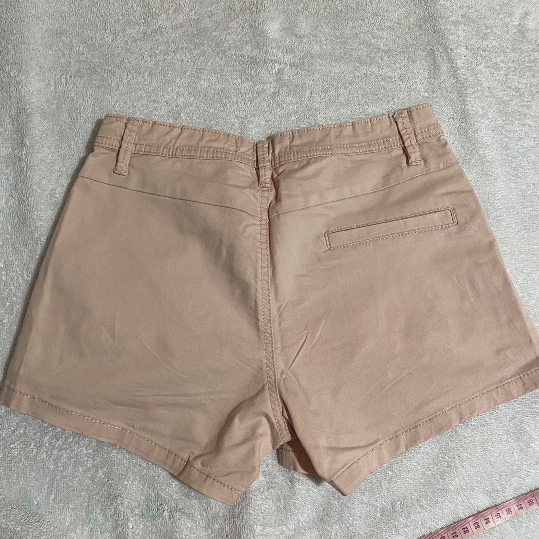 COTTON ON Rose Pink Shorts (Category: Shorts) located in Meycauayan. Submitted by _jodieeee (Listing ID 1373588965, Image 2). Description: Fits: XS to S. Please see photos for the dimes..
