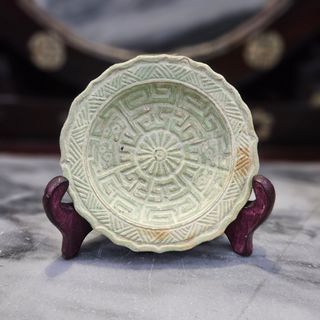 Piring Kuno Tua