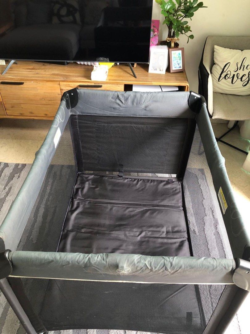 Portable Crib (Category: Cots & Cribs) located in Singapore. Submitted by kux12 (Listing ID 1373596448, Image 1). Description: Lightly used portable crib. Only used a few times for overseas family trips. my kids are too big for this😊.