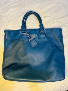 (Category: ) located in . Submitted by ilovepreloved.thine (Listing ID 1373764693, Image 1). Description: .