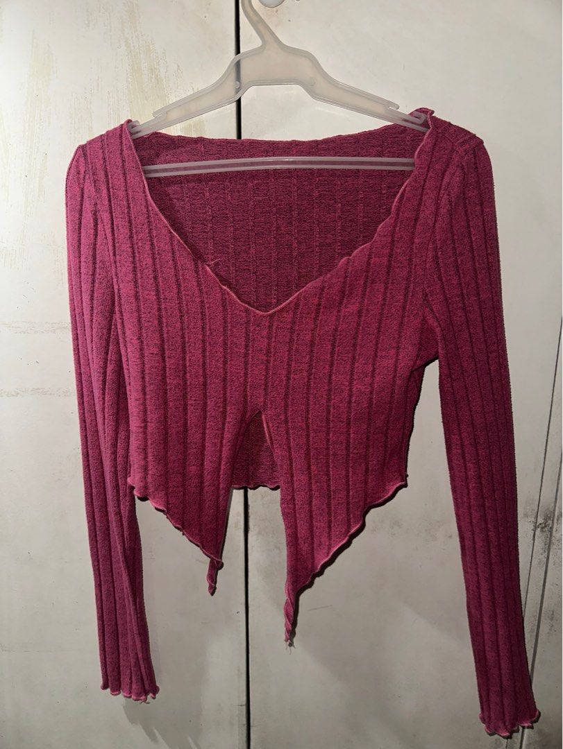 Prelove longsleeves (Category: Longsleeves) located in Manila. Submitted by ayaa29 (Listing ID 1373576375, Image 2). Description: 100 pesos for both tops .