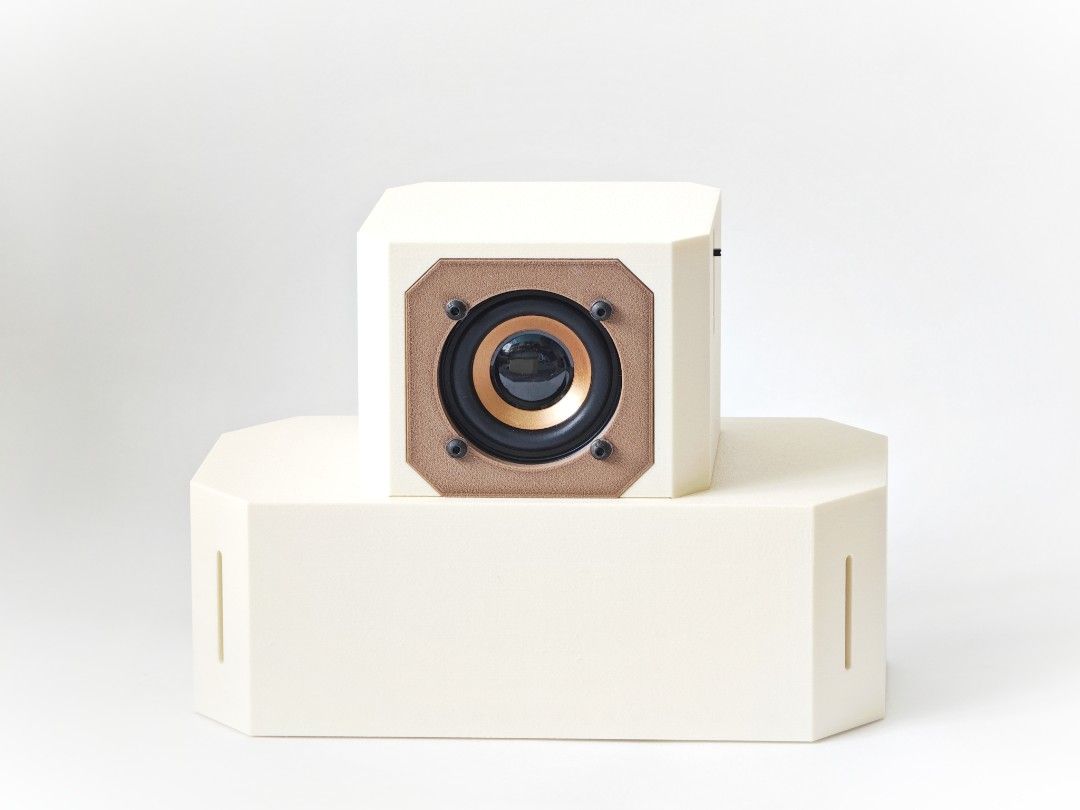 Project STEAMPHONY (EXPERIMENTAL PROTOTYPE) （分類：Soundbar、揚聲器、藍牙喇叭、耳擴）位於 Hong Kong。 由 dua_hk 提交（商品編號 1373666087，圖片 3）。簡介： Project STEAMPHONY Experimental Model 2 inch speaker Bluetooth 5.0 mode (SBC) Mono audio, Stereo available 2000mah Sodium ion battery powered Type-C charge Changeable bass booster box design STEAMPHONY 實驗測試機 藍牙音箱 兩英吋喇叭單體 單聲道，雙芯片連接情況下可呈現立體聲 可更換低音音箱設計 新式鈉離子電池電路系統。